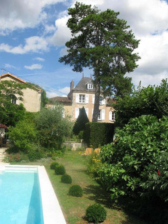 Les Cours Du Clain Hotel Poitiers Room photo